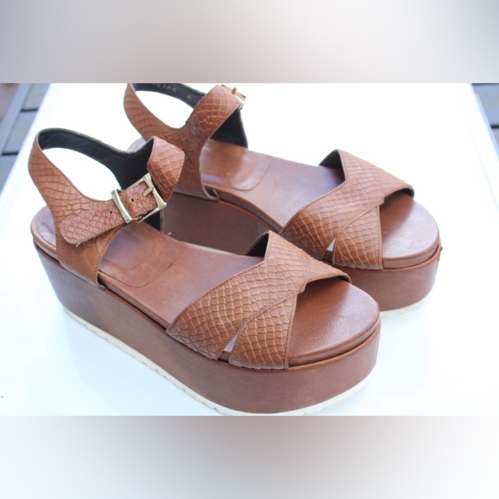 Stuart Weitzman platform wedges Leather upper